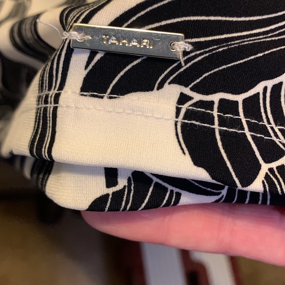 Tahari Top - Picture 4 of 5